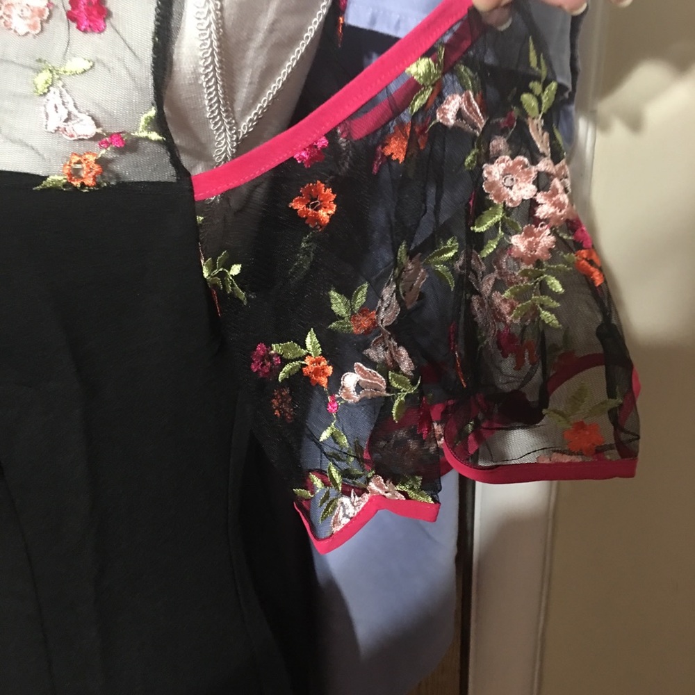 1 LEFT New  floral  embroidered dress - Picture 5 of 8